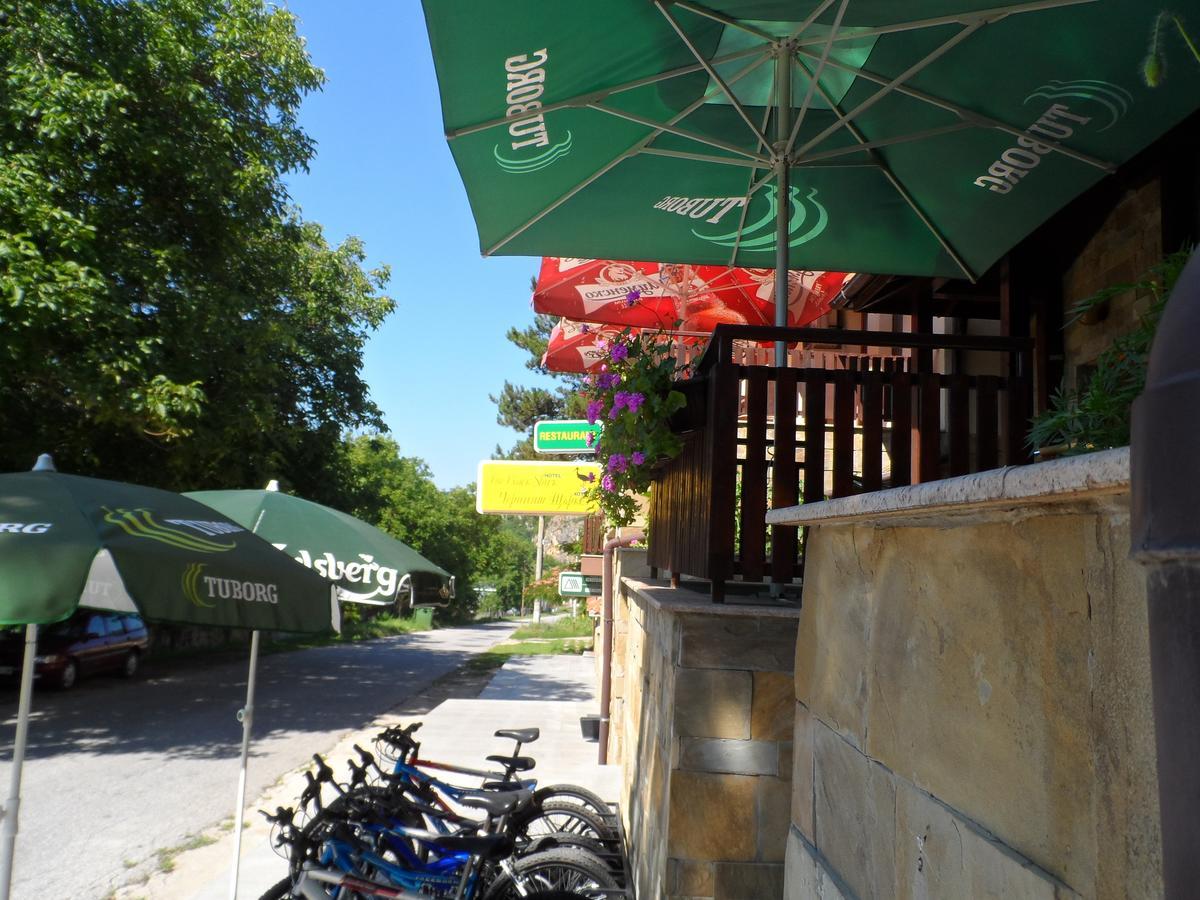 Hotel Black Stork Nisova Exterior foto